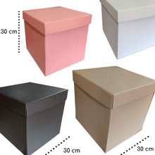 Cargar imagen en el visor de la galería, CAJA SORPRESA DE COLORES CON TAPA 30 x 30 x 30 cm